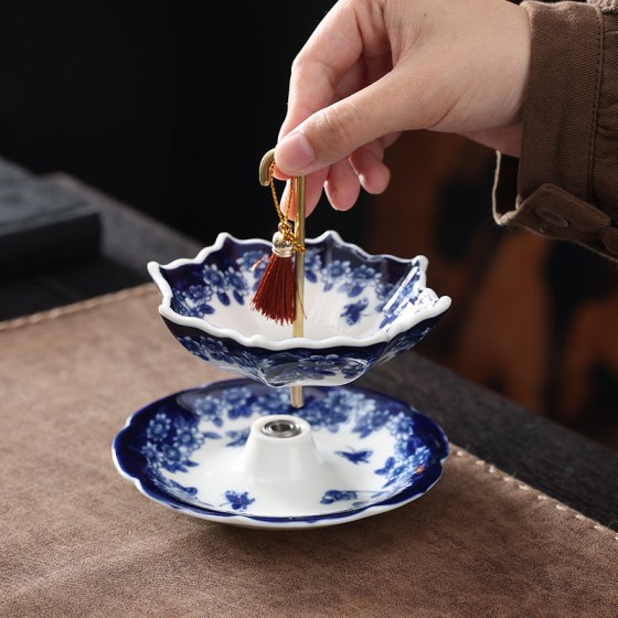 Creative blue and white porcelain umbrella tea filter high-grade rotating ceramic tea accessories classic tea art gift ceramic tea leak